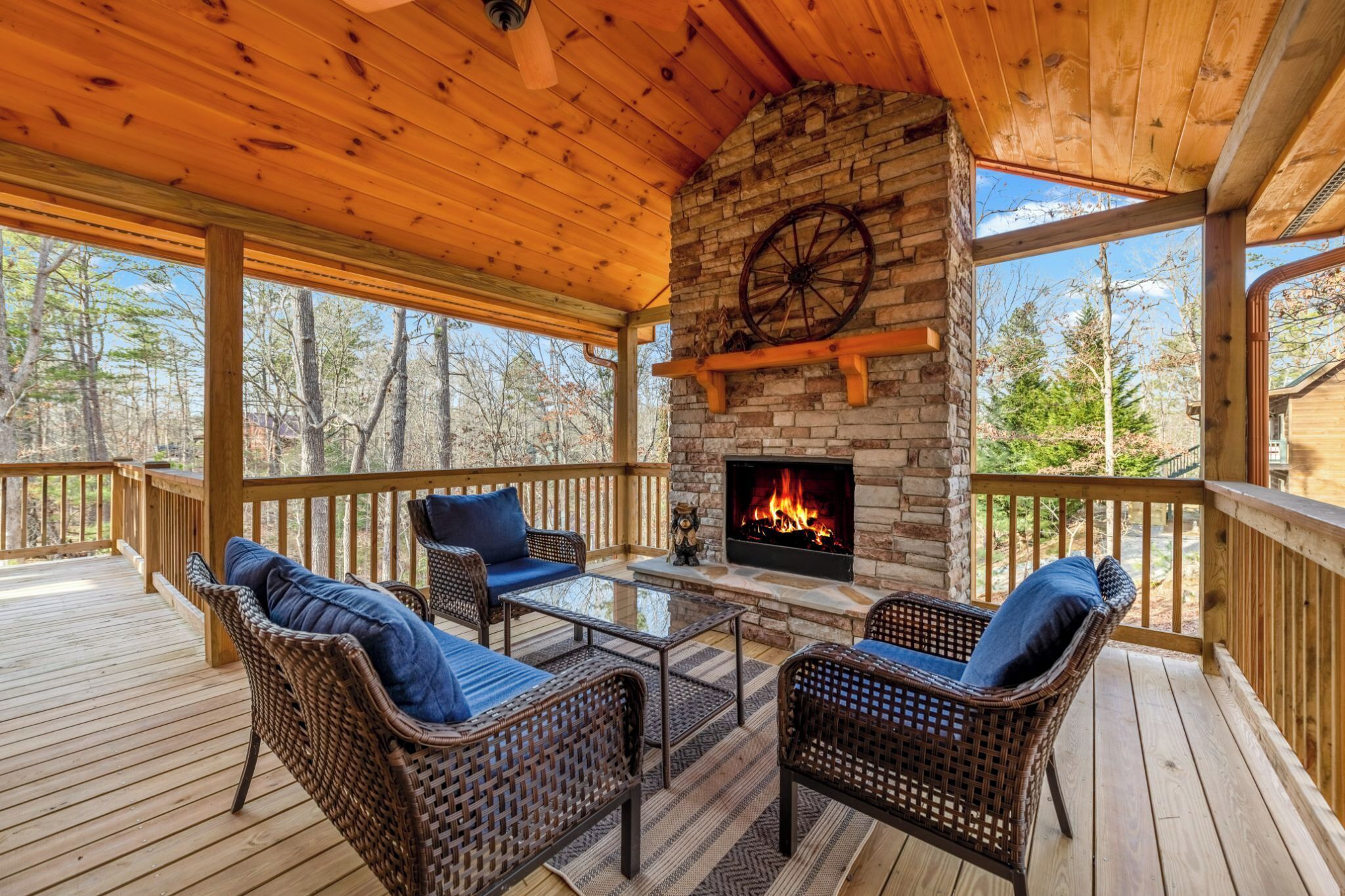 Bucks Bear Lodge - Fireplaces & Wooded Views in Coosawattee!