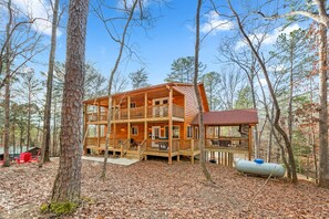 Exterior - Firepit S'mores, Movie Nights, Swims, Mini-Golf, & Fishing in Riverside Resort - Bucks Bear Lodge (Ellijay)