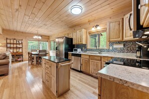 Fridge, microwave, oven, stovetop - Firefly Cabin - Hot Tub, Firepit & Pet Friendly! (Mineral Bluff)