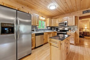 Fridge, microwave, oven, stovetop - Firefly Cabin - Hot Tub, Firepit & Pet Friendly! (Mineral Bluff)