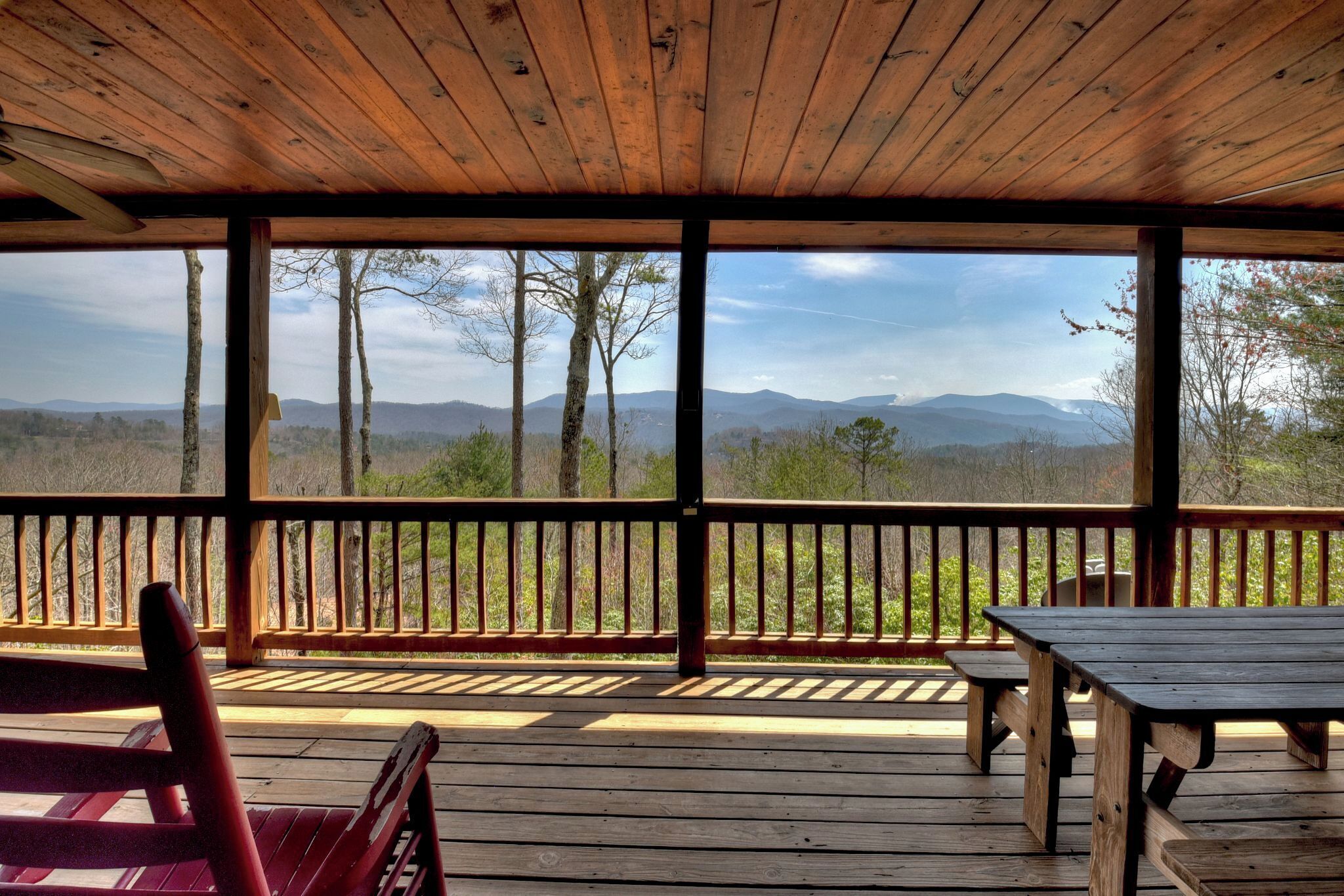 Overlook Retreat - Mountain Views & Pet-Friendly!