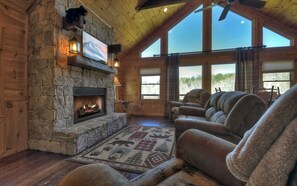 Interior - Carters' Cozy Cabin - Relax or Roam 13 Acres! (Blue Ridge)