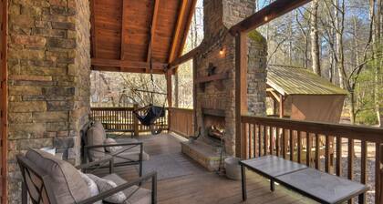 Harley's River Retreat - Pet-friendly & hot tub in Coosawattee!