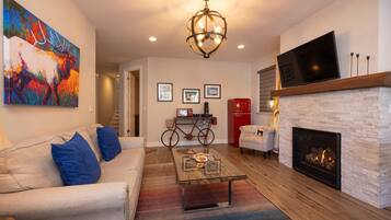 Televisión, chimenea