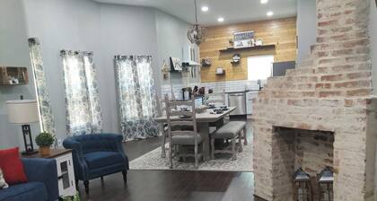 Spacious 100yo Farmhouse with Modern Amenities