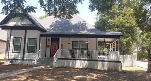 Exterior - Spacious 100yo Farmhouse with Modern Amenities  (Killeen)