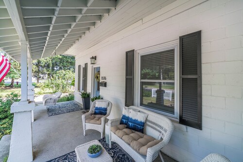 5 BR w/ Hot Tub, Game Room, Fire Pit & Heated Pool!