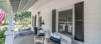 5 BR w/ Hot Tub, Game Room, Fire Pit & Heated Pool!