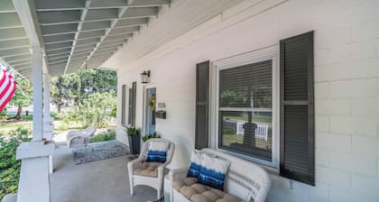 5 BR w/ Hot Tub, Game Room, Fire Pit & Heated Pool!