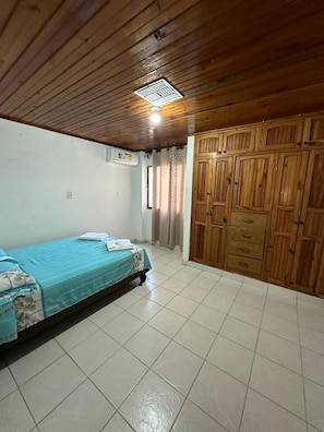 Apartamento básico 3 habitaciones 301 | 1 habitación, insonorización, wifi gratis y ropa de cama