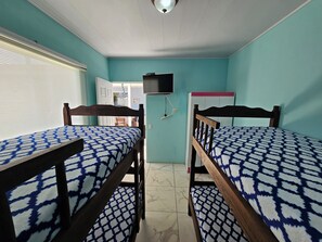 3 habitaciones, escritorio, wifi gratis y ropa de cama