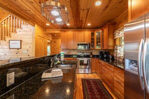 Fridge, oven, stovetop, coffee/tea maker