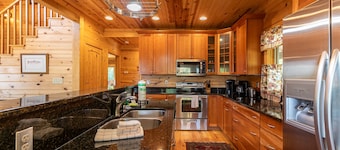 Morris Cabin- Cedar log cabin with hot tub, dog friendly, mountain views