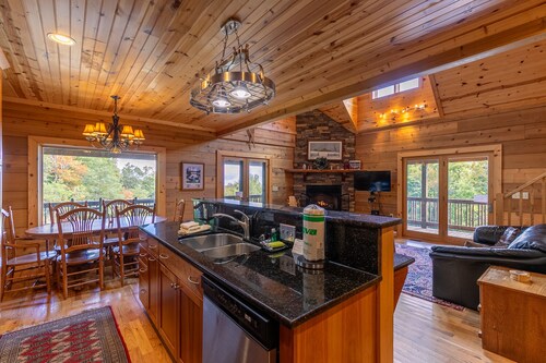 Morris Cabin- Cedar log cabin with hot tub, dog friendly, mountain views