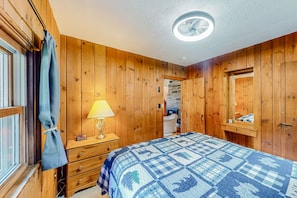 3 bedrooms, Internet, bed sheets - Mittersill Village Gem  | House in Franconia with balcony, fireplace, & dogs ok (Franconia)