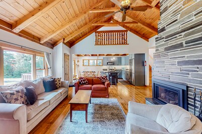 Mittersill Village Gem  | House in Franconia with balcony, fireplace, & dogs ok