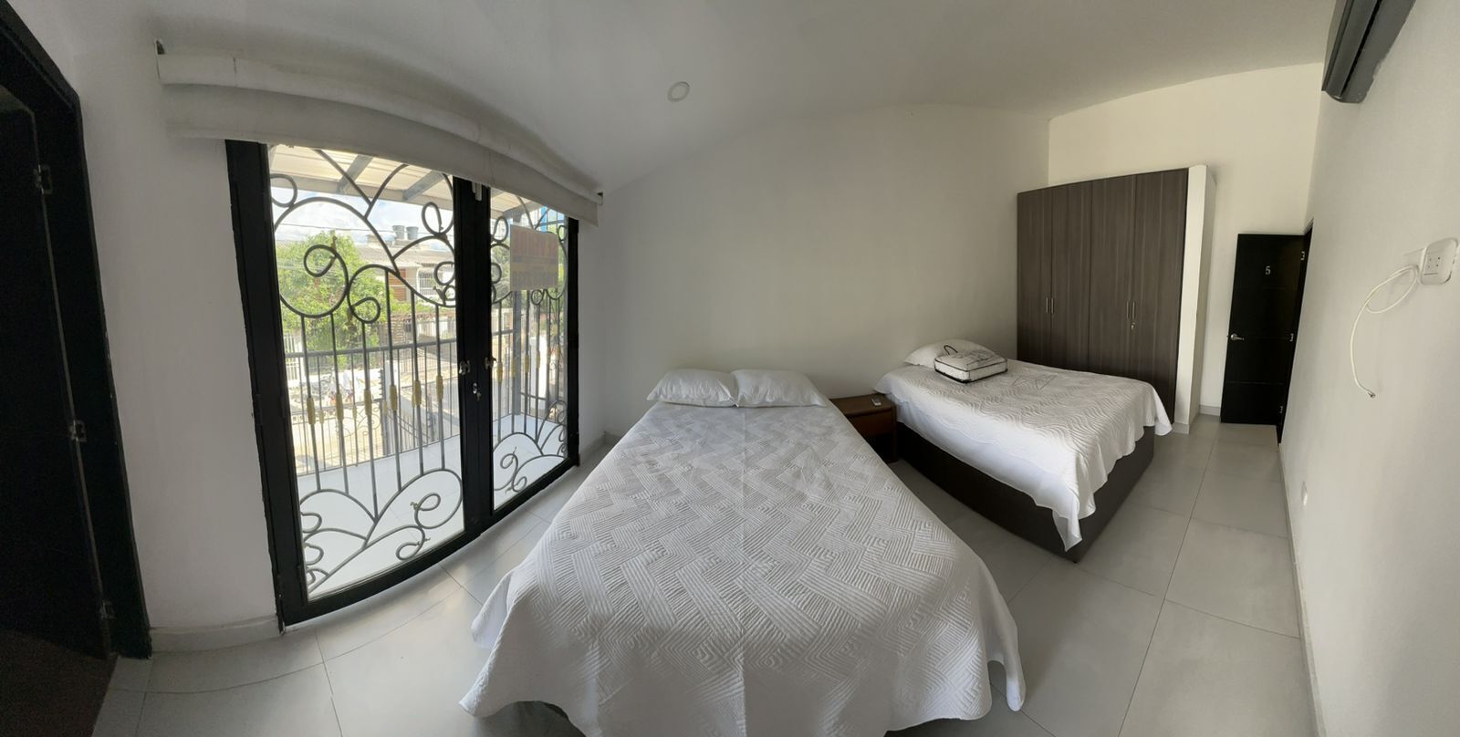 5 bedrooms, WiFi, bed sheets