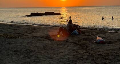 Hermosa y Amplia Casa a 500 Metro de la Playa