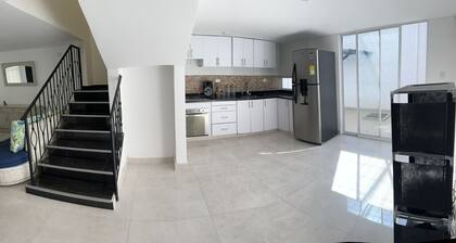 Hermosa y Amplia Casa a 500 Metro de la Playa