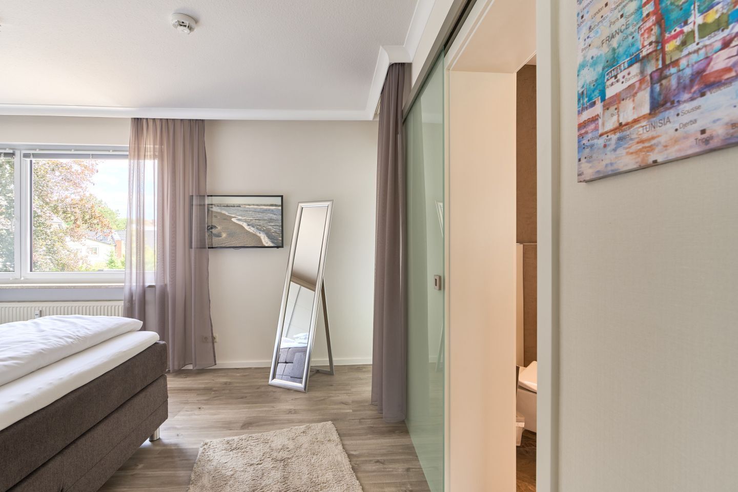 2 bedrooms, iron/ironing board, WiFi, bed sheets