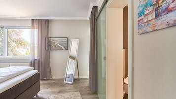2 bedrooms, iron/ironing board, WiFi, bed sheets