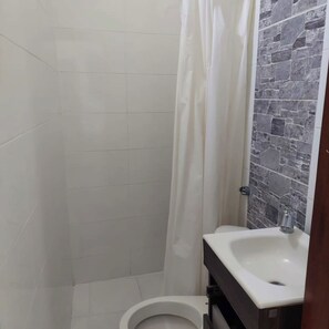 Dusche, Handtücher, Seife, Toilettenpapier