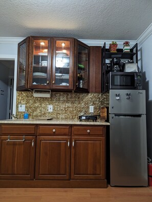 Fridge, microwave, stovetop, coffee/tea maker