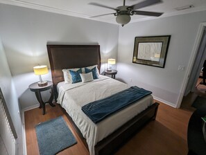 1 slaapkamer, een bureau, een strijkplank/strijkijzer, gratis wifi