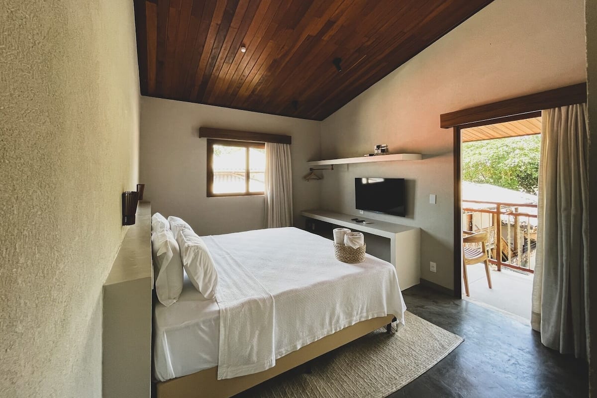Premium bedding, free WiFi, bed sheets