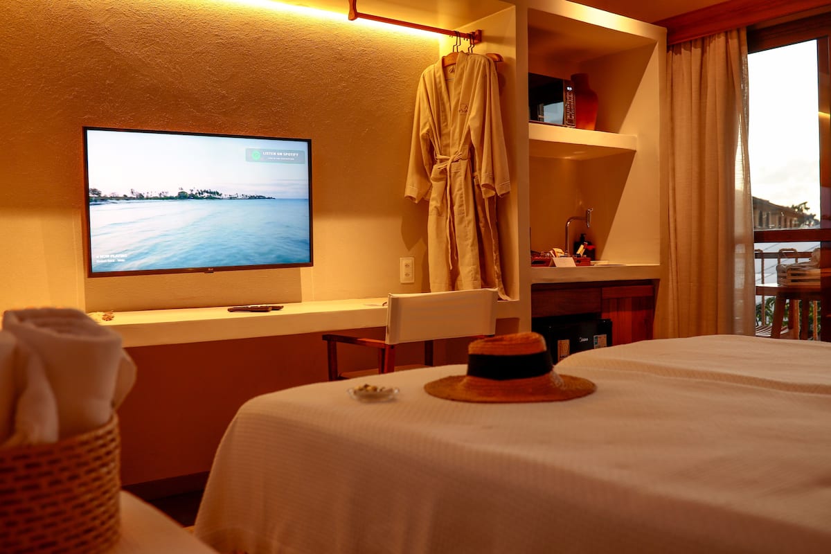 Premium bedding, free WiFi, bed sheets