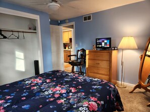 1 habitación, tabla de planchar con plancha, wifi gratis y ropa de cama 