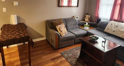 Small Welcoming Pet Friendly 1 bedroom Apartment