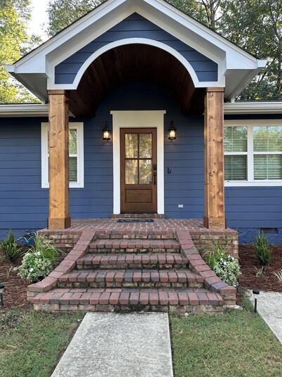 Walk to the Square and the Ole Miss Campus! 3 Kings with Ensuite Bathrooms!