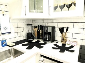 Fridge, microwave, oven, stovetop - Luxury stay with all you need within and around
 (St. Louis)