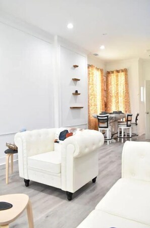 Smart TV - Luxury stay with all you need within and around
 (St. Louis)