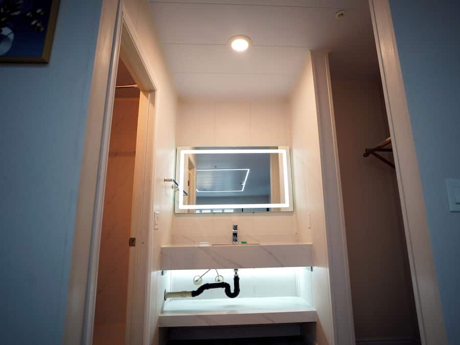 Elite Single Room | Bathroom sink