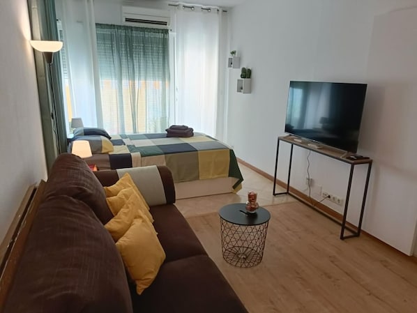 1 bedroom, iron/ironing board, internet, bed sheets