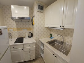 Fridge, microwave, coffee/tea maker, toaster