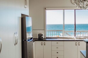 Fridge, microwave, oven, stovetop - Explore coastal luxury at On The Rocks  (Penneshaw)