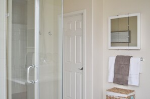 Hair dryer, towels, soap, shampoo - Modern Home in Resort Style Gated Community. Minutes away from festival grounds. (Indio)