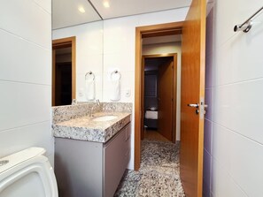 Apartment | Bathroom | Free toiletries