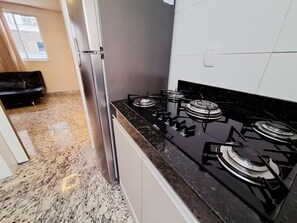 Lägenhet | Eget kök | Stort kylskåp, mikrovågsugn, spishäll och mixer