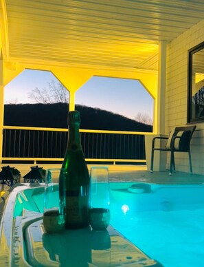 Tina de hidromasaje al aire libre