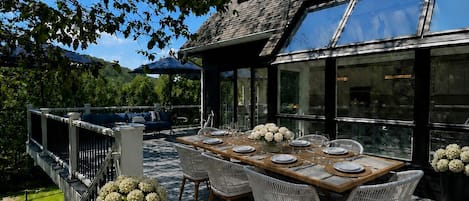 Outdoor dining