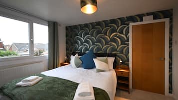 3 bedrooms, desk, iron/ironing board, free WiFi