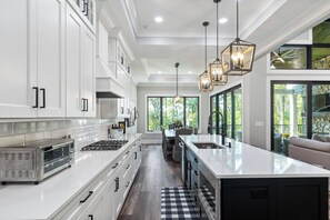 Fridge, microwave, oven, stovetop - Keowee Cove Retreat on Lake Keowee! (West Union)