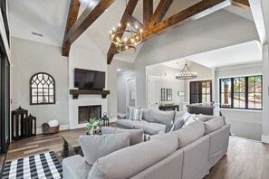 TV, DVD player, foosball, table tennis - Keowee Cove Retreat on Lake Keowee! (West Union)