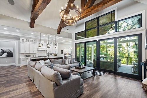 Keowee Cove Retreat on Lake Keowee!