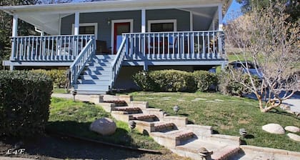 Unique and tranquil Country Cottage minutes from civilization