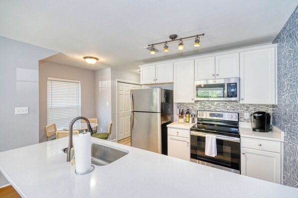 Fridge, microwave, oven, stovetop